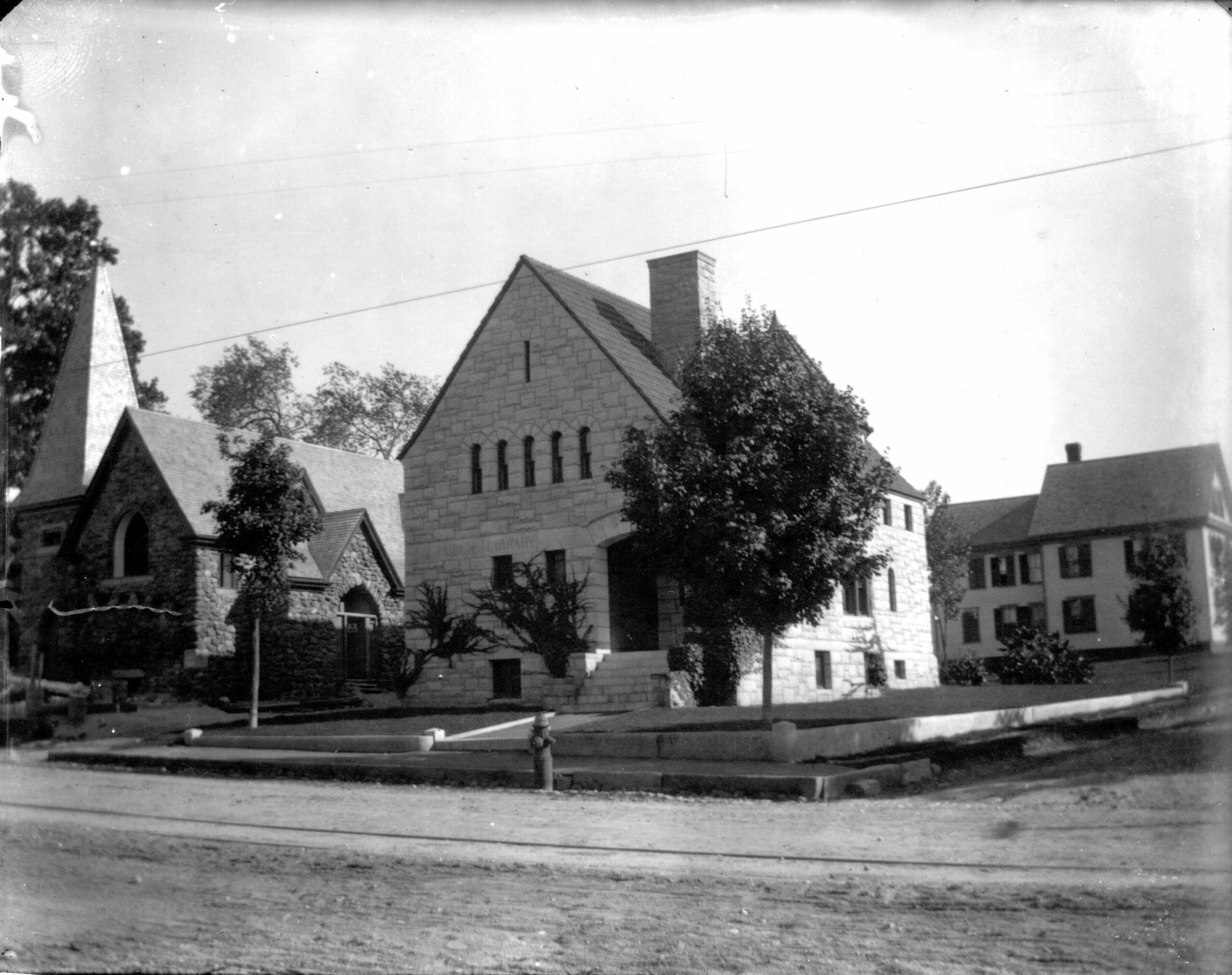 Historic image of the library from 1940